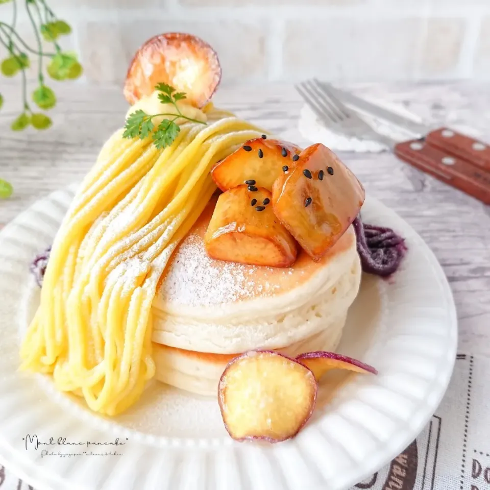 おうちカフェ気分⚐"
焼き芋deお芋ンブランパンケーキ|ゆずぽんさん