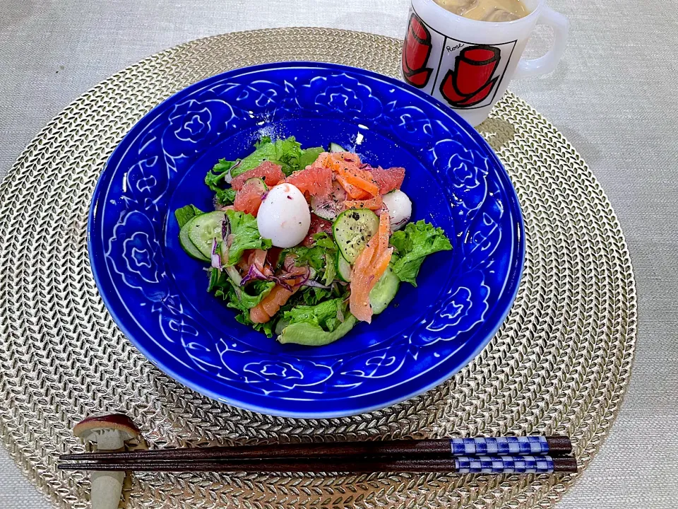 朝ごはんはスモークサーモンサラダ🥗|Seikoさん