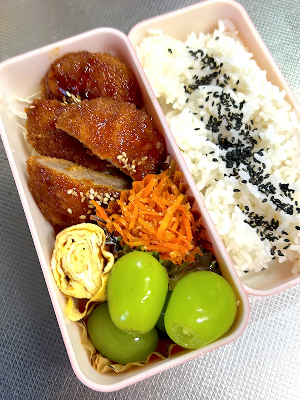 Snapdishの料理写真:メンチカツ弁当|ぱんださん