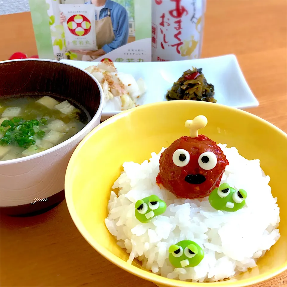 Snapdishの料理写真:ムックとガチャピンと一緒に🍚朝ごはん😆|🌸yuni🌸さん