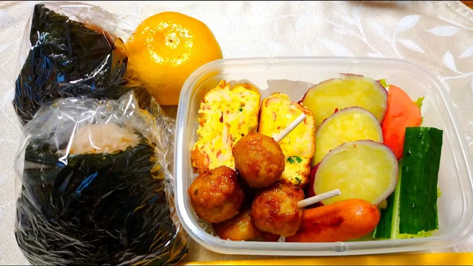 Snapdishの料理写真:9/29のお弁当🍱
蛸の炊き込みご飯でおにぎり弁当🍙|卯月さん