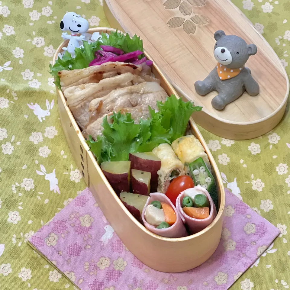 Snapdishの料理写真:豚ロース生姜焼き・さつま芋ハーブグリル☘️の💙ちゃんお弁当　9/29金|sweet homeさん