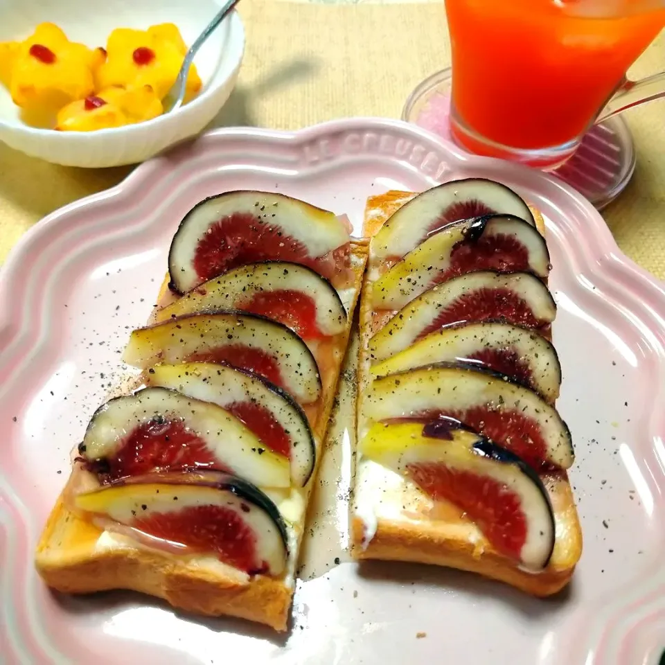 無花果と生ハムとクリームチーズのオープンサンド|うたかた。さん