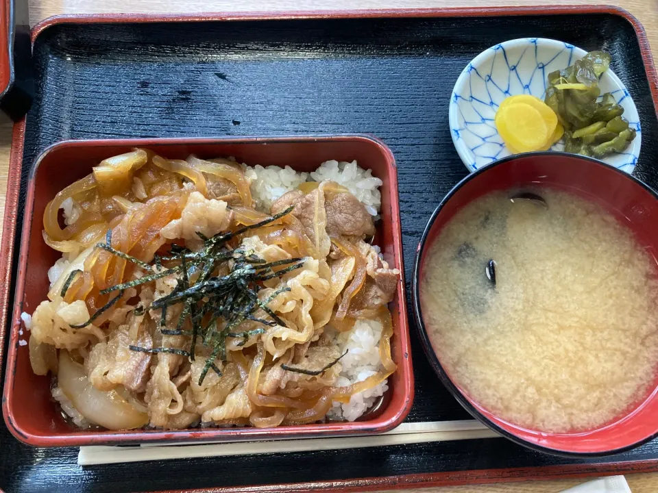 Snapdishの料理写真:牛丼定食|よだみなさん