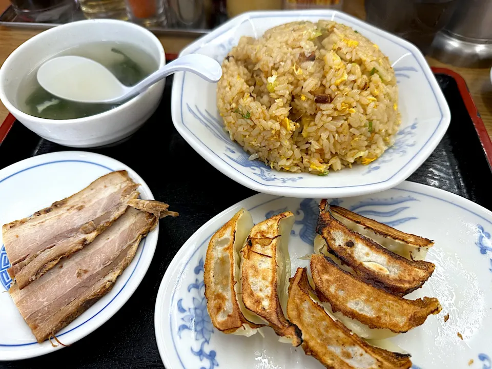 炒飯と餃子　チャーシューはレシートでサービス|マハロ菊池さん