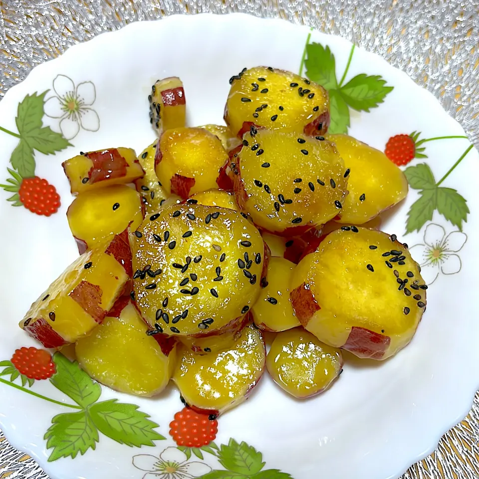 Snapdishの料理写真:大学芋風バター焼きさつまいも🍠|Kahoさん