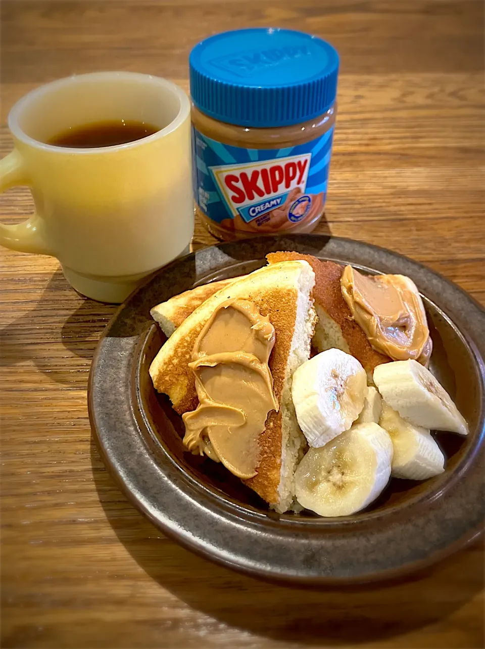 SKIPPYピーナッツバタークリーミー のせのバナナパンケーキ🥞|まーさん