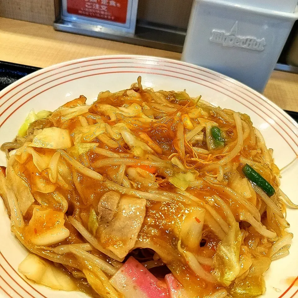 Snapdishの料理写真:ピリ辛長崎皿うどん〜リンガーハット〜|チョコさん