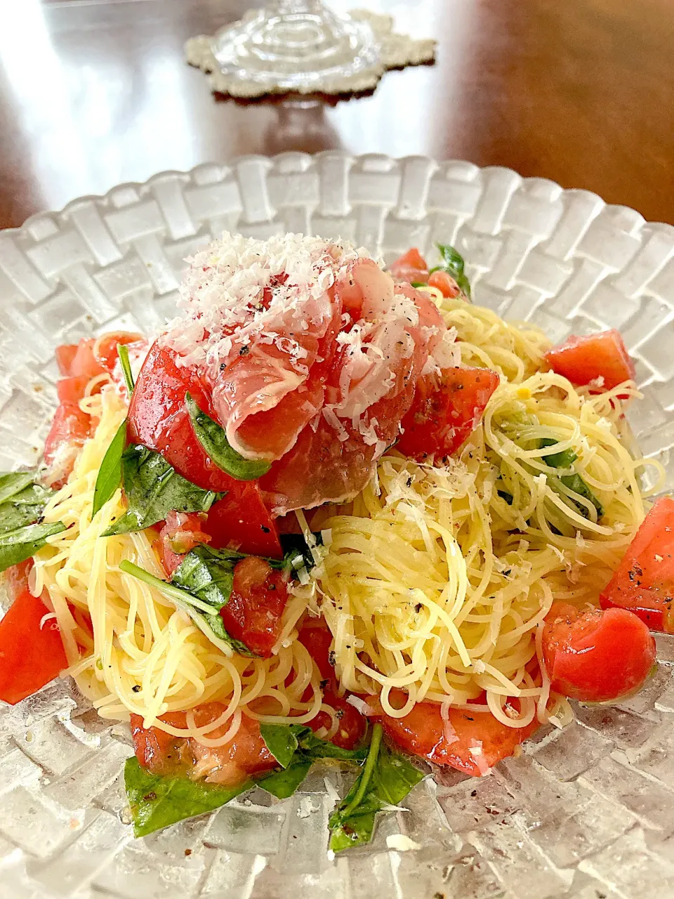 生ハムトマトバジルの冷製パスタ🍅|みるくさん