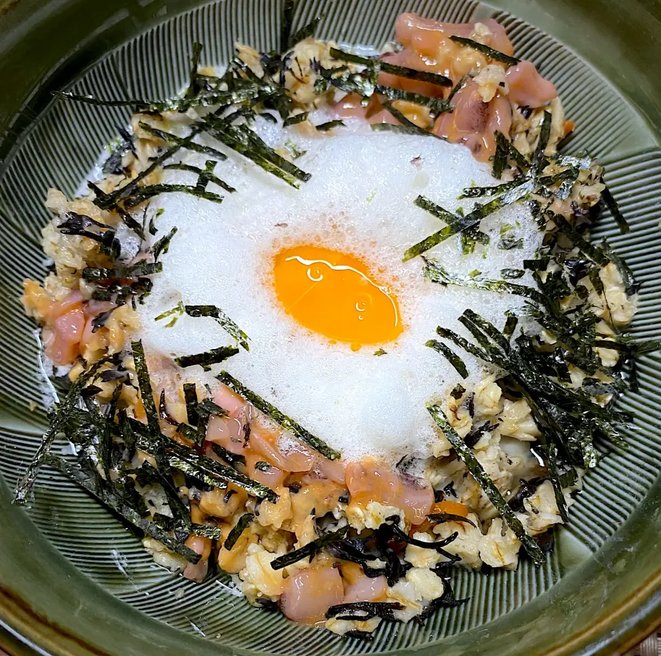 ひじき塩辛混ぜ卵かけご飯|すくらんぶるえっぐさん