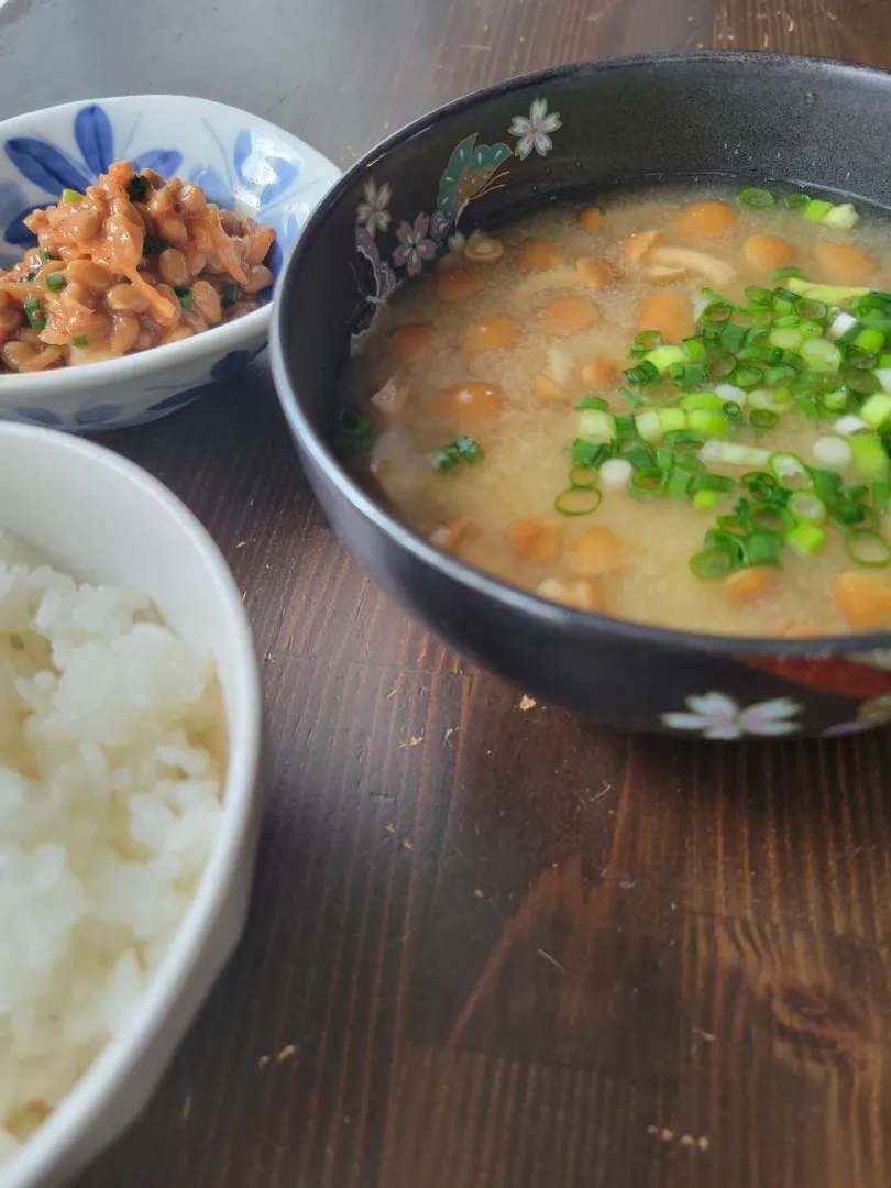 Snapdishの料理写真:ご飯+みそ汁生活、、|あんさん