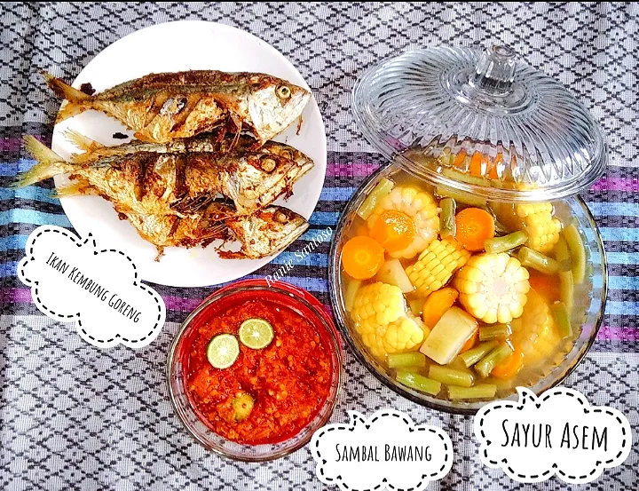 Indonesian Foods :

~ Sayur Asem
~ Ikan Goreng
~ Sambal Bawang|Enjel Bebi Enjelさん