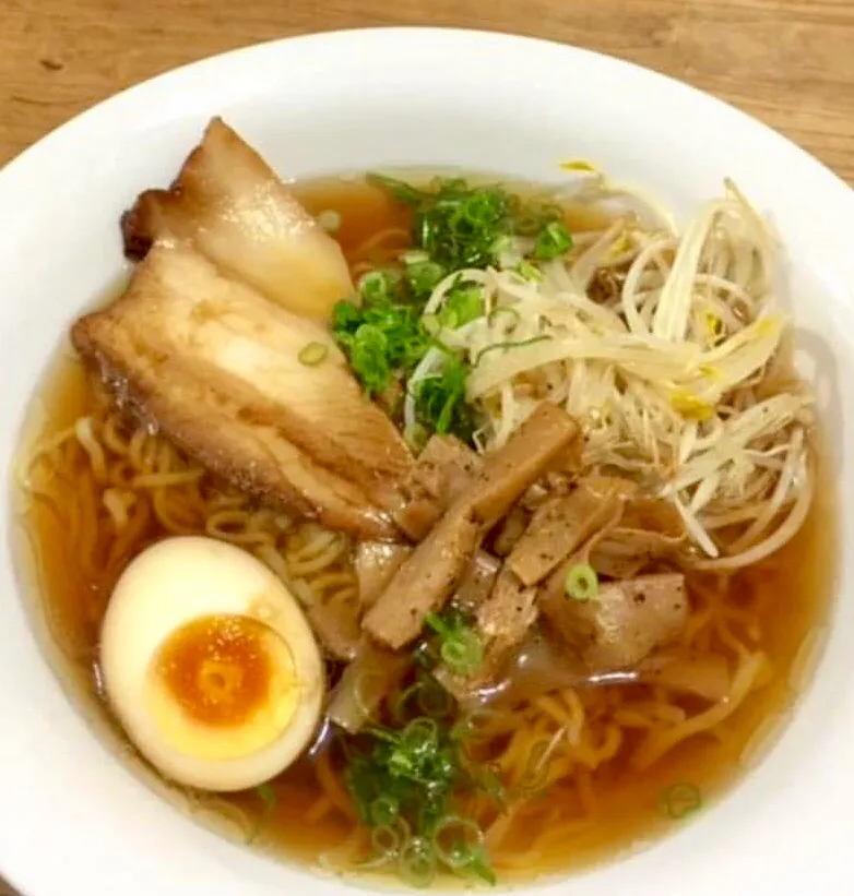 インスタント醤油ラーメンで昼ごはん|ばくあんしゃさん