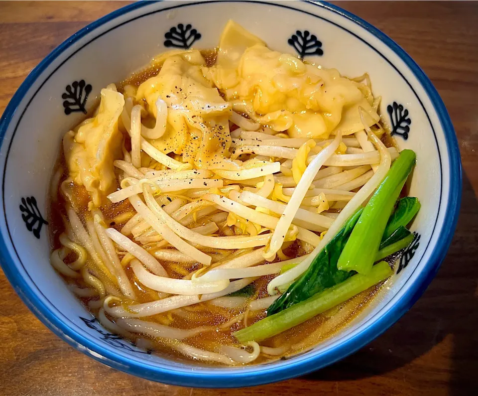 Snapdishの料理写真:中華三昧 赤坂璃宮 広東風ワンタン麺🇨🇳Cantonese Wonton Noodles|アッコちゃん✨さん