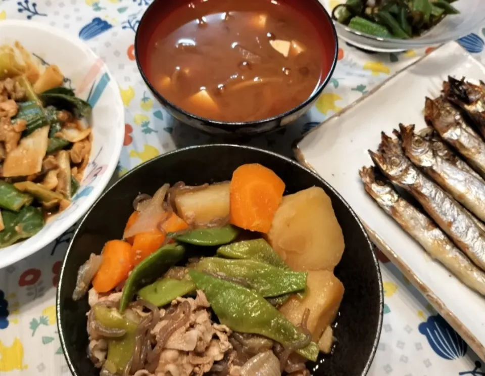 モロッコいんげん入り肉じゃが
むきアサリの酢味噌和え（お義母さん作）
なめこの味噌汁
子持ちししゃも
オクラの麺つゆ塩昆布和え|みよぱさん