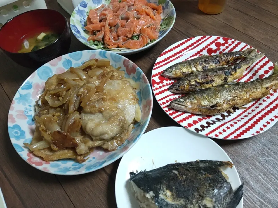 豚の生姜焼き
鮎の塩焼き
グレの塩焼き
サーモンのカルパッチョ
つるむらさきと豆腐の味噌汁|尚さん