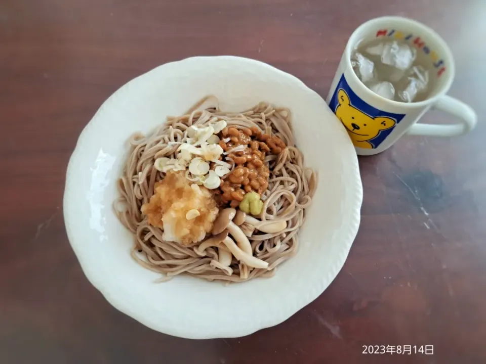 2023年8月14日の昼ご飯
納豆おろしそば
焼酎水割り|ソラ♂のご飯さん