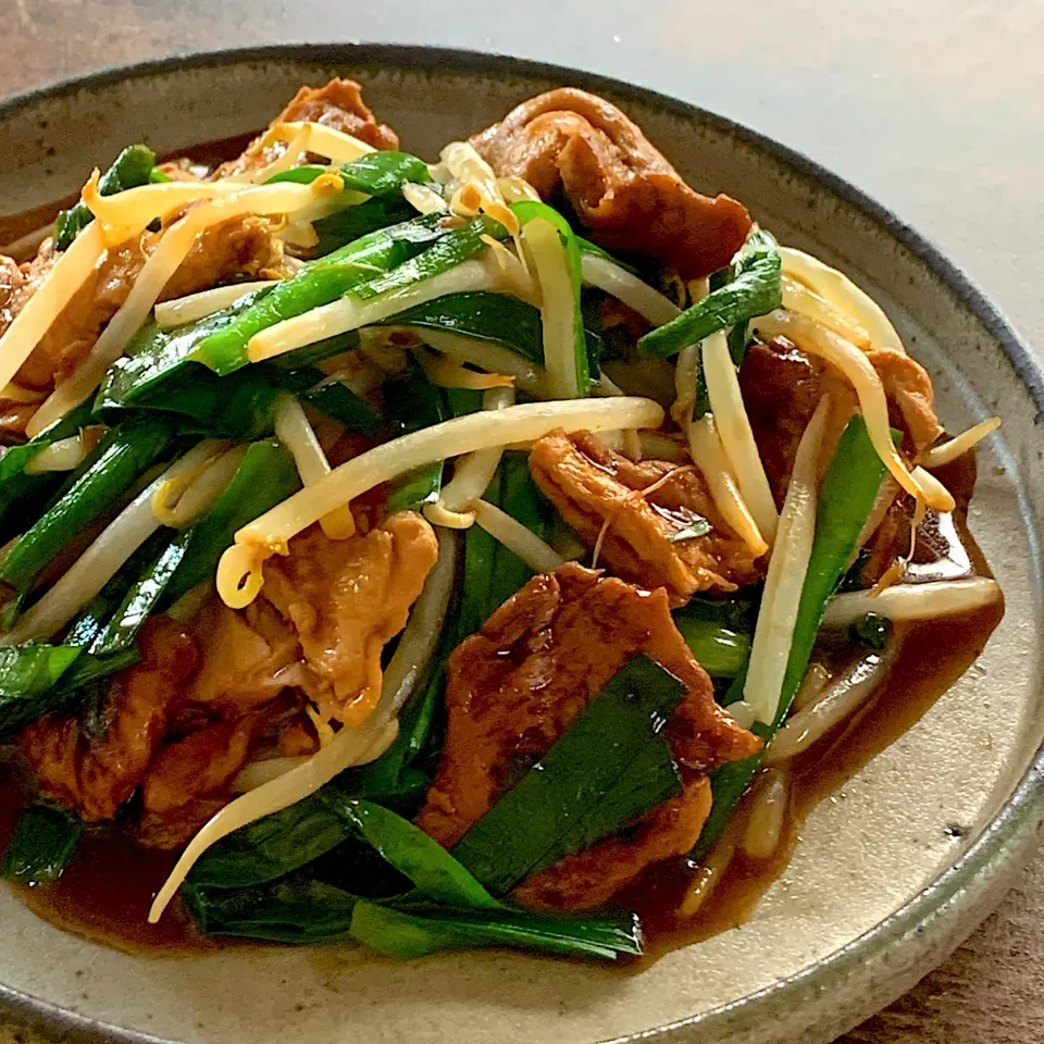 Snapdishの料理写真:大豆のお肉でおうち中華～ニラもやし炒め|ユッキーさん