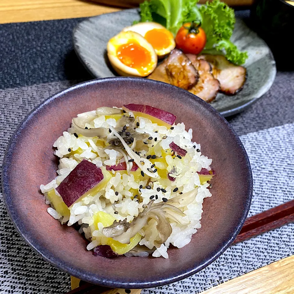 Snapdishの料理写真:薩摩芋と舞茸の炊き込みご飯|sakurakoさん