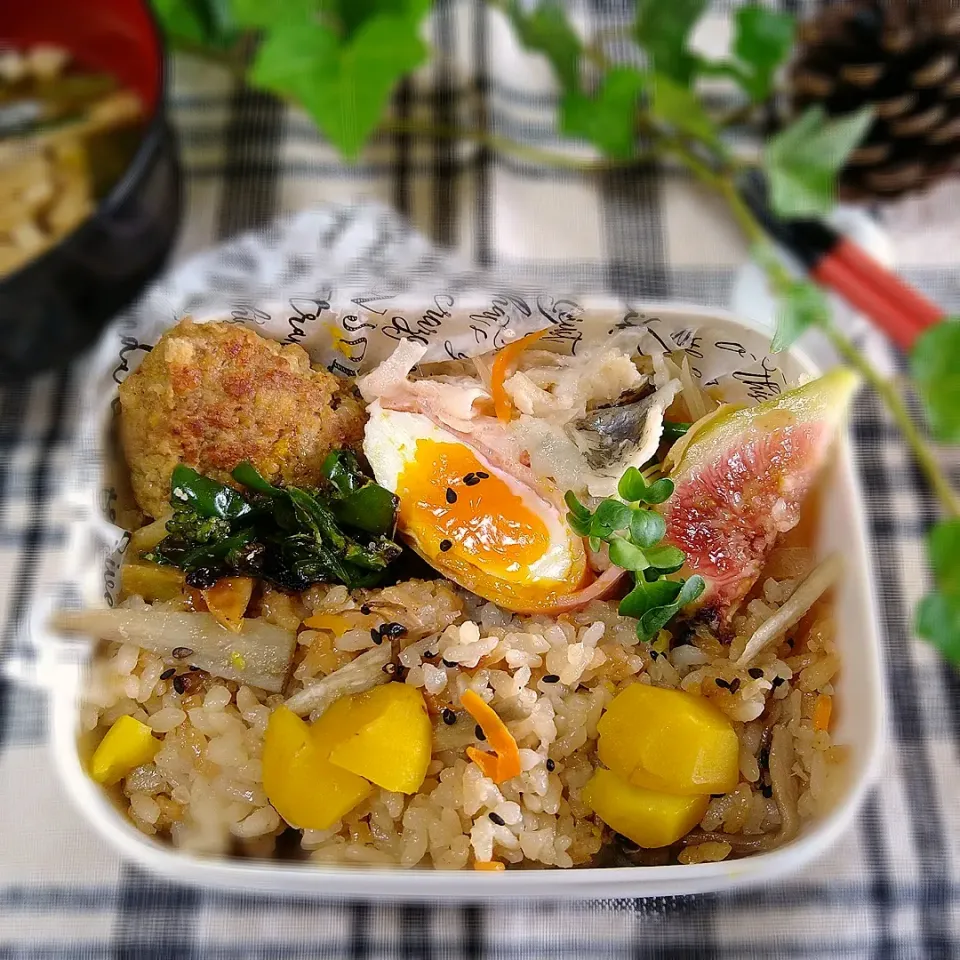 炊き込みご飯〜と
アルモンデお弁当🍱🍁|とまと🍅さん