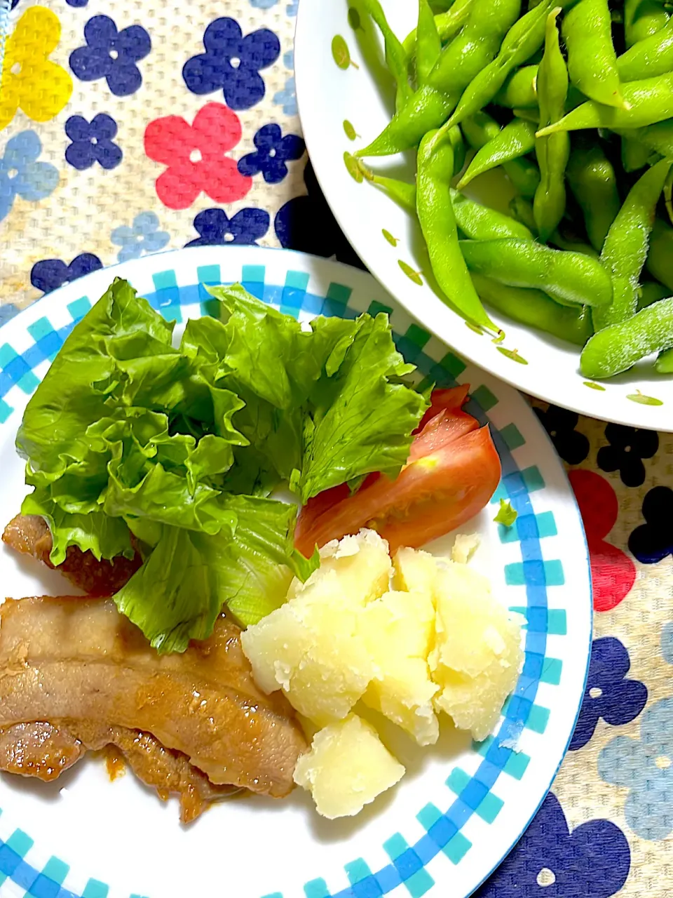 豚バラ肉の甘辛焼き　レタス🥬　トマト🍅　枝豆🫛|4jinoanataさん