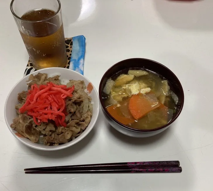 晩御飯☆牛丼☆野菜ミックスと揚げのかき玉スープ|Saharaさん