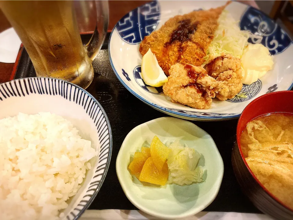 Snapdishの料理写真:日替り定食（アジフライと鶏の唐揚） ¥700|Blue Moon Caféさん