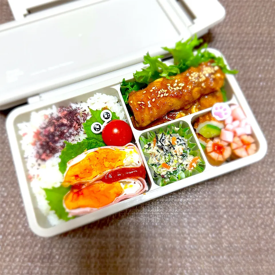 LJK弁当🍱〜厚揚げチーズ豚バラ巻き・ほうれん草白和え・ハムエッグ・ソーセージ・花ハム・チクキュー|華恋さん