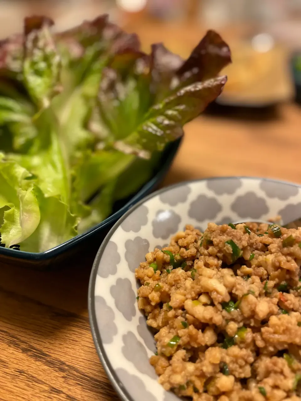 サニーレタスで肉味噌包み|Ｋazuyoさん