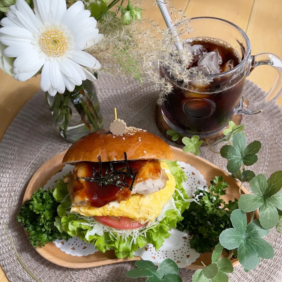 10/2❤︎オムレツ照り焼きチキンバーガー🍔🌱

＊ バーガーバンズ
＊ 照り焼きチキン🍗
＊ プレーンオムレツ
＊ フリルレタス ＊キャベツ ＊トマト|Makinsさん