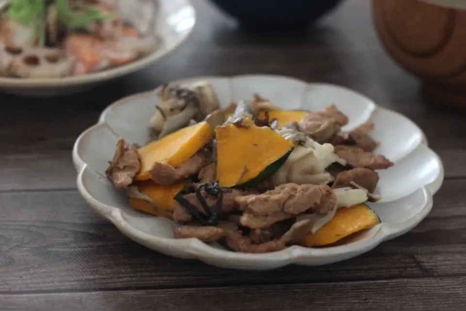 かぼちゃと舞茸と大豆ミートの塩昆布バター炒め|ちいさなしあわせキッチンさん