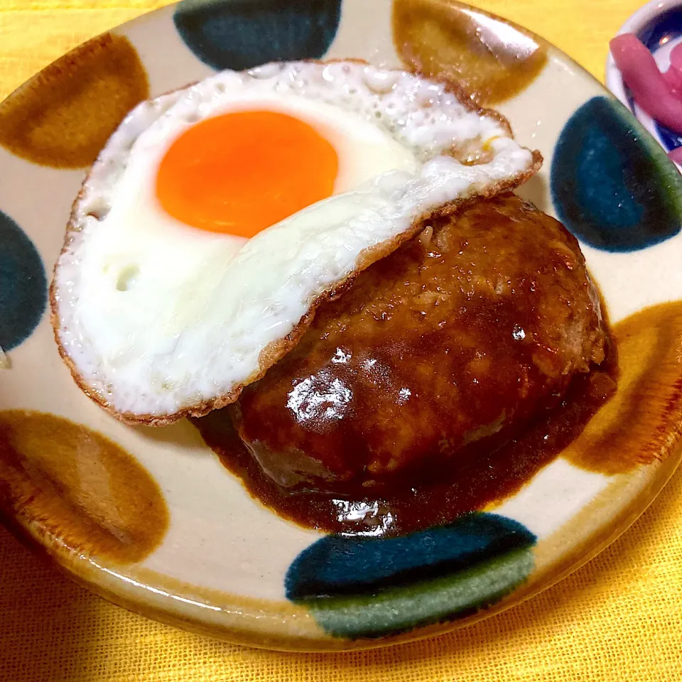 目玉焼きハンバーグ|こじゅわいさん