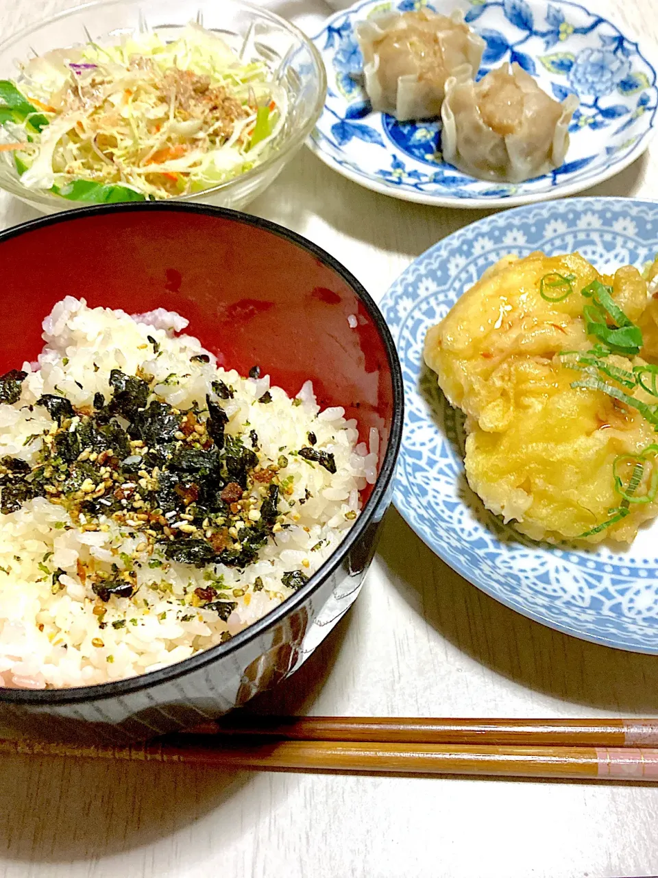 韓国海苔ご飯、カニカマと豆腐揚げ、サラダ、しゅうまい|Ayaさん