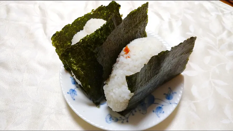 10/2の夜勤弁当
塩鮭のおにぎり🍙|卯月さん