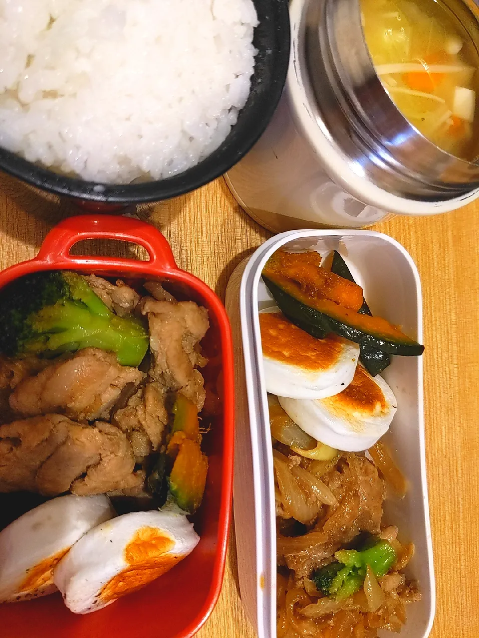 息子と私弁当☘豚生姜焼き／チーズはんぺん／カボチャの醤油麹焼き／具沢山の酒粕入りお味噌汁|チョコさん