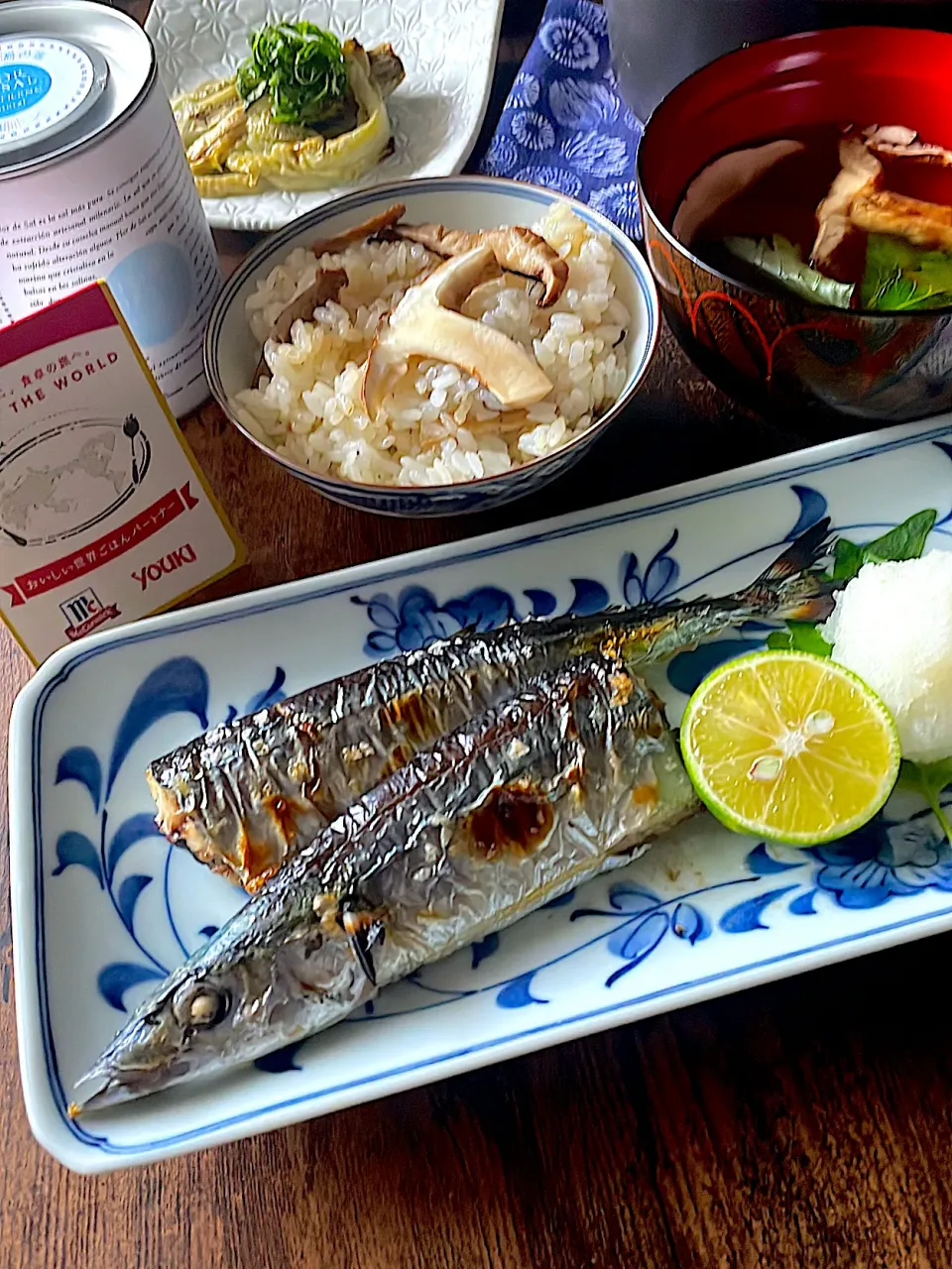 おいしい世界🌍ごはん〜🇯🇵秋刀魚の塩焼きとブータン産の松茸ごはん🇧🇹|とんちんさん