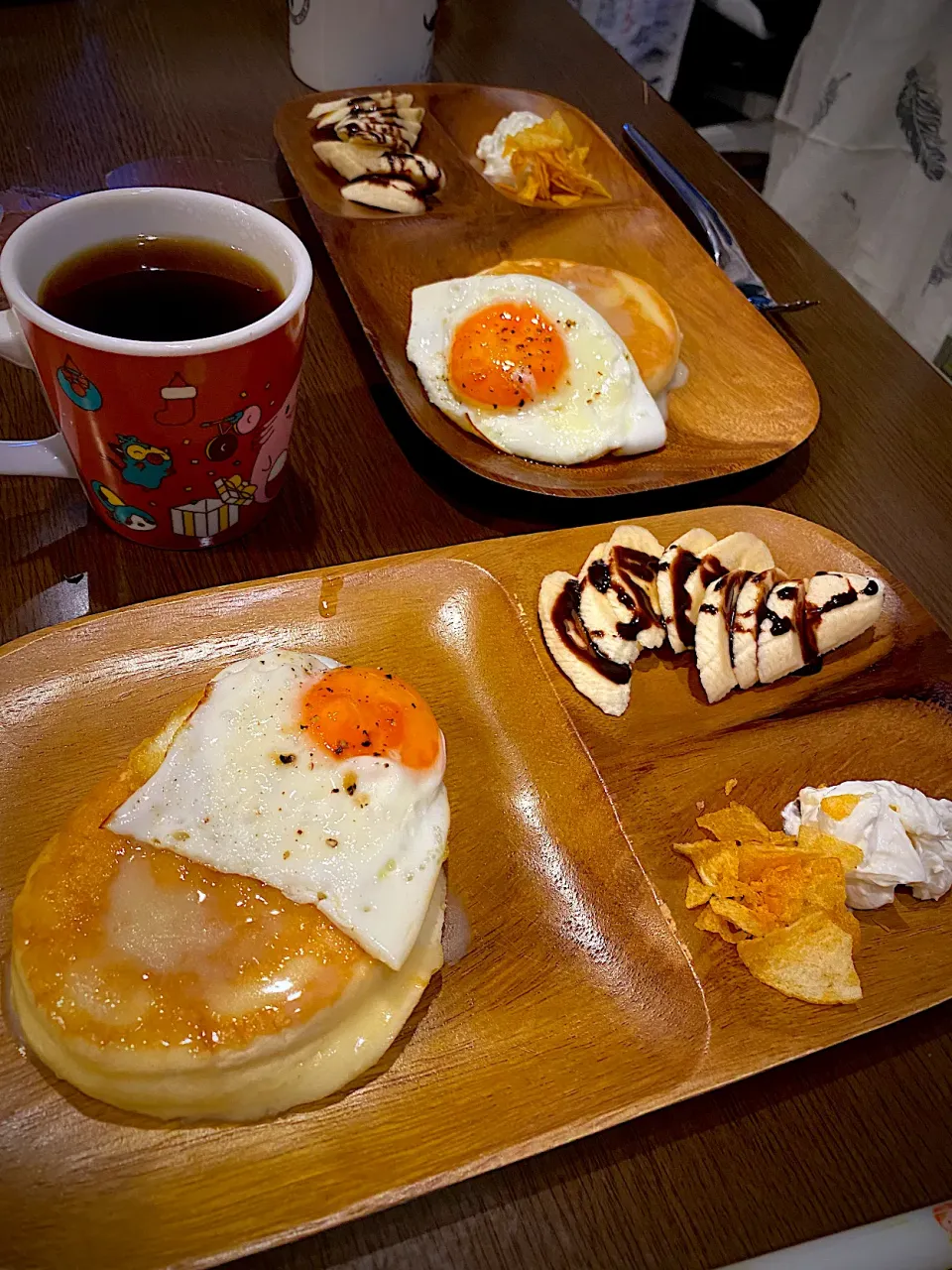 ふわふわパンケーキ　目玉焼き　クリームチーズ　ポテトチップス　チョコバナナ　コーヒー|ch＊K*∀o(^^*)♪さん