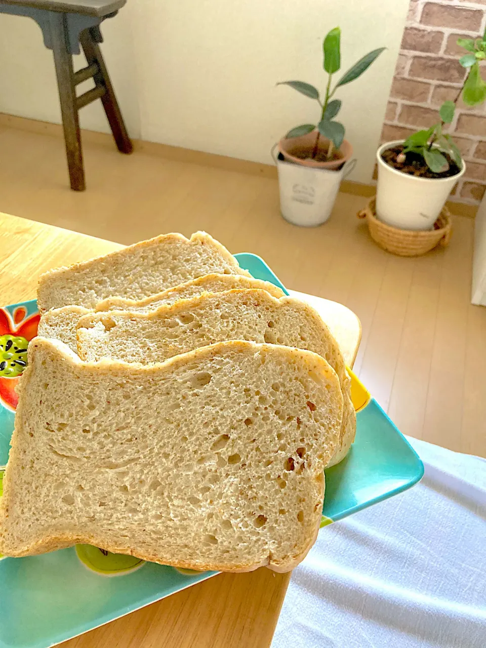 鯉のぼりみたいな形になった甘酒入りライ麦食パン🍞|さくたえさん