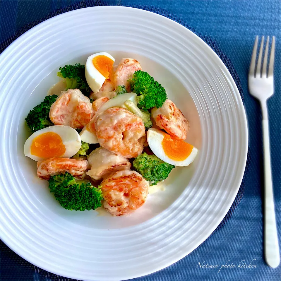 半熟卵とブロッコリーの海老マヨ🥚🥦🦐|ナツ1224さん