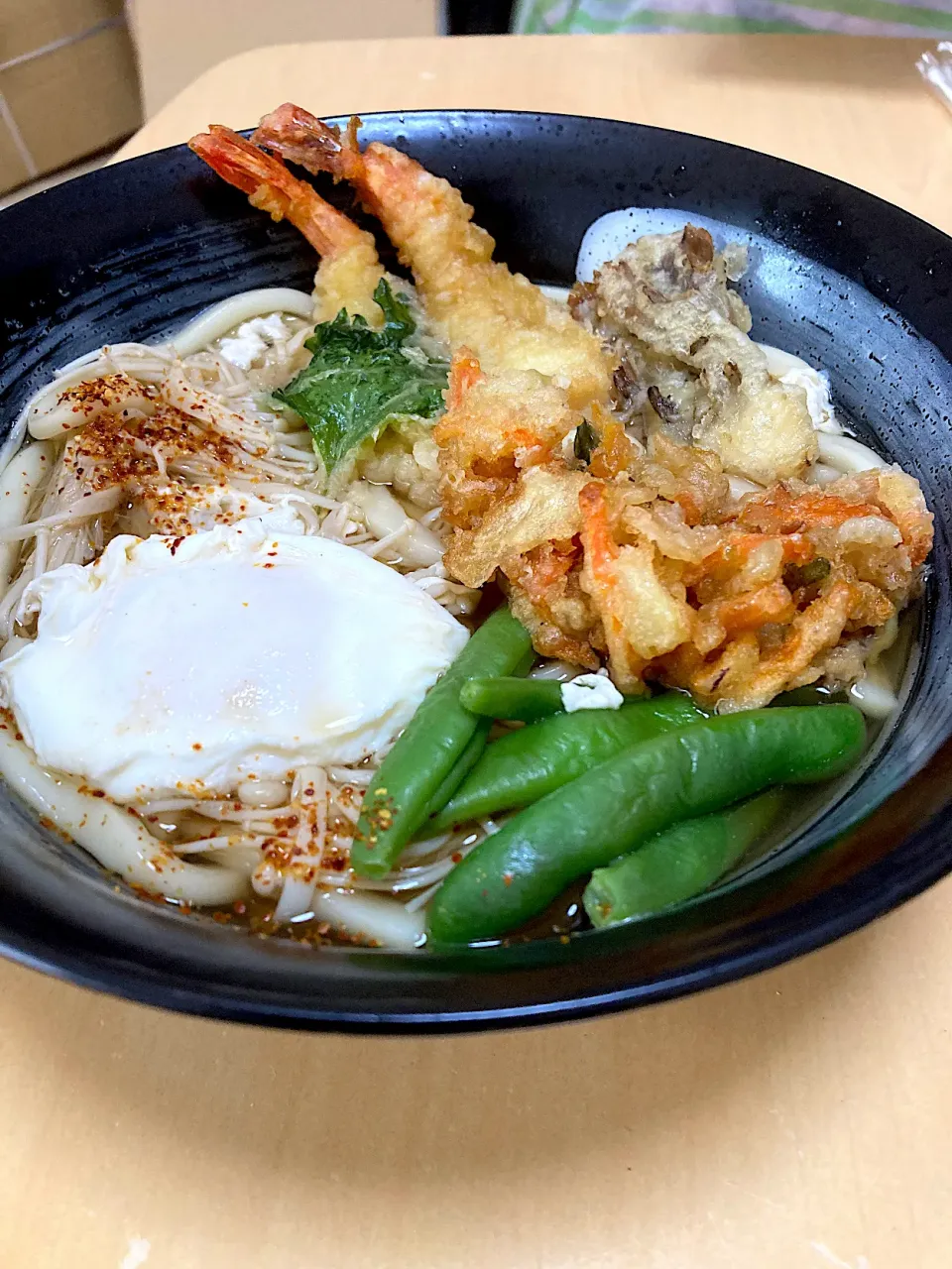 在宅勤務中の男飯(天麩羅うどん)|おおもりの星さん