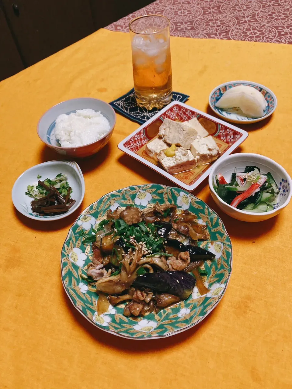 grandmaの晩ごはん☆ 今夜は茄子🍆の生姜焼き、焼き豆腐の煮物、キュウリの酢の物、梅酒で頂きます|kaoriさん