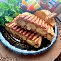 ピーナッツバタークリーミーでエルビスサンド❣️