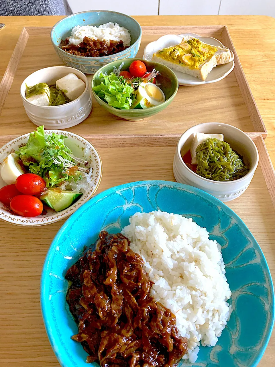 ハッシュドビーフ♡糸寒天サラダ♡山芋豆腐メカブ♡朝焼き食パンに南瓜サラダ(朝ごはんの残り)|さくたえさん