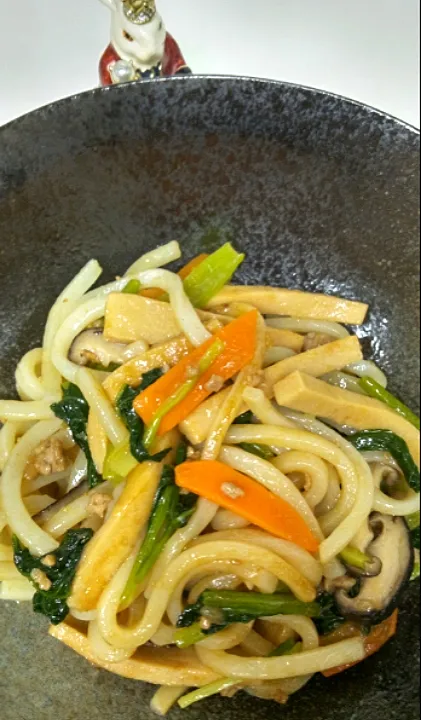 Snapdishの料理写真:'23．10/4
高野豆腐と野菜の中華炒めで焼きうどん😋|たえさん