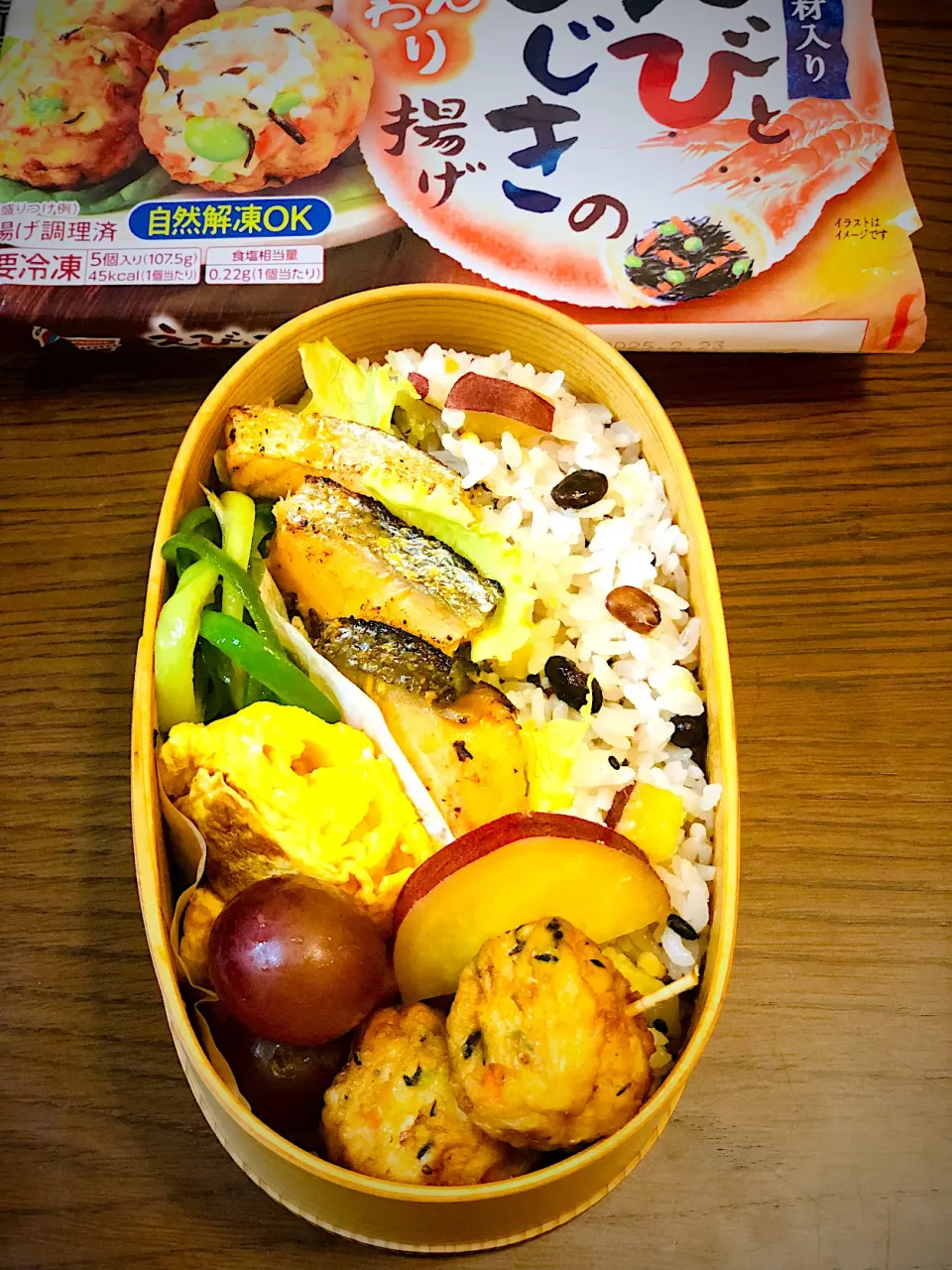 本日の大人弁当♪エビとひじきのふんわり揚げと秋の味覚満載曲げわっぱ弁当|笙　みかんさん