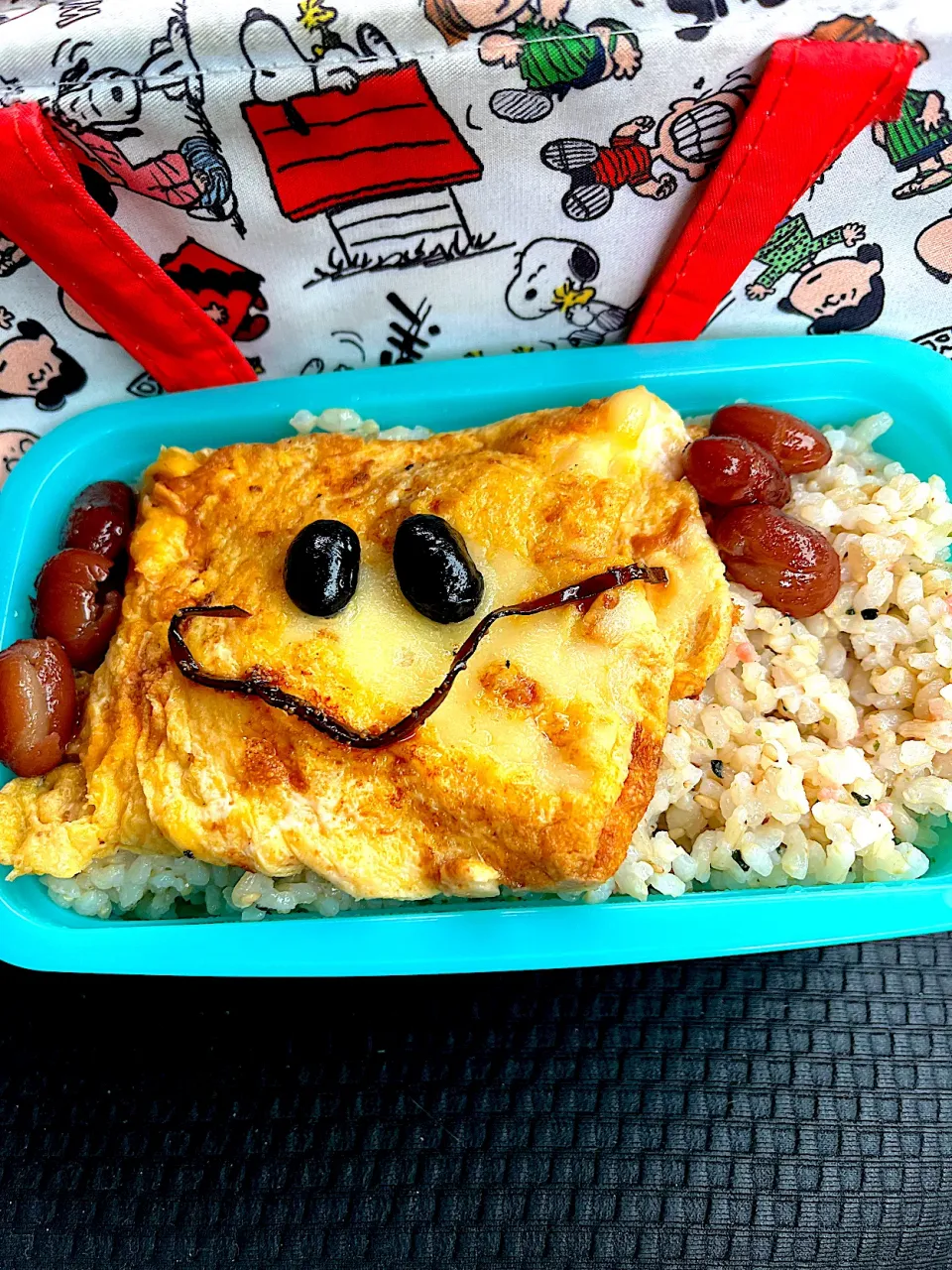 Snapdishの料理写真:#昼飯　黒豆昆布の笑顔チーズオムレツと茶豆6個乗せロウカット玄米たらこ混ぜご飯半分梅半分子持ち昆布挟み弁当|ms903さん