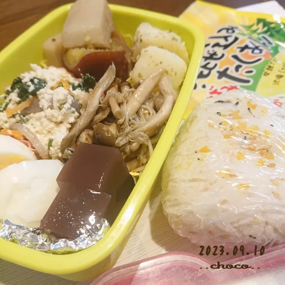 かのりさんおすすめのたくあんふりかけ使いのおにぎりで私のオトナ弁当♪|ちょこさん