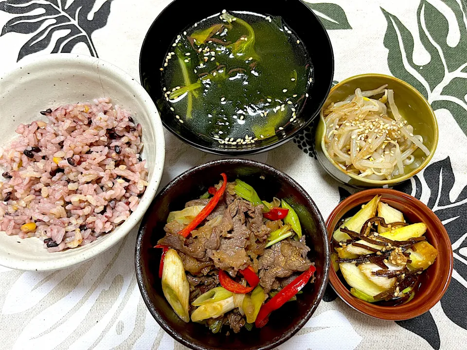 プルコギ、セロリと昆布の酢醤油ごまあえ、もやしナムル、ワカメとセロリのスープ|jackybeanさん