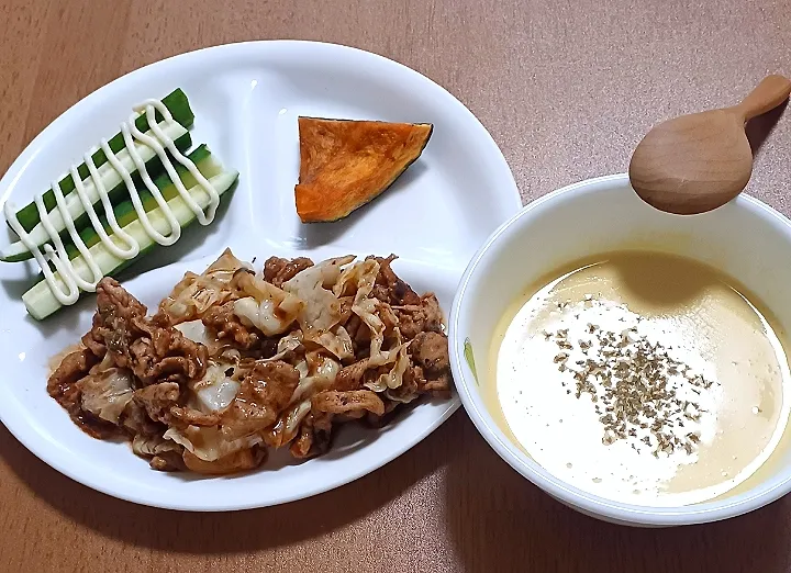 お一人様の晩御飯
回鍋肉
きゅうりスティック
かぼちゃ
コーンクリームスープ
ご飯🍚|ナナさん