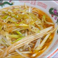【1946年創業】 
岐阜屋 
葱ラーメン（650円） 
＋豚耳中華あえ（450円） 
@新宿4分 思い出横丁
23235 (245,264)